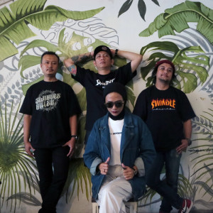 Listen to Terakhir song with lyrics from The Frustaters