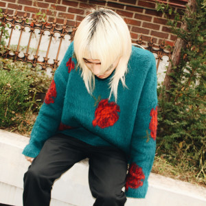 Dengarkan Dancing with the ghost (Prod. Dontworryanu) lagu dari Icey Blouie dengan lirik