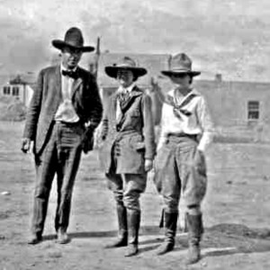 收听Walter Gold的The Land Where the Cowboy Grows歌词歌曲