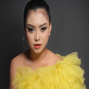 Dengarkan LANGKA REGANE lagu dari Dede Risty dengan lirik