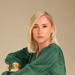 Ayşe Çınar的專輯İki Kişilik Aile