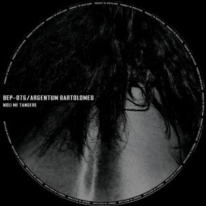 收聽Argentum Bartolomeo的Spiritus Сruentarum Rosarum歌詞歌曲