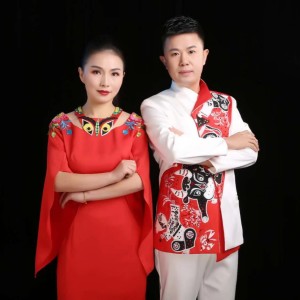 Listen to 小俩口 (完整版) song with lyrics from 杜玉富