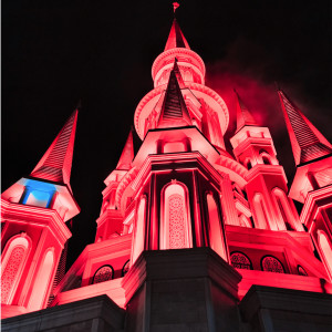 ดาวน์โหลดและฟังเพลง Os Seus Olhos Brilham พร้อมเนื้อเพลงจาก Nick Gomes