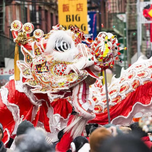 Listen to 舞龙 song with lyrics from 饼饼
