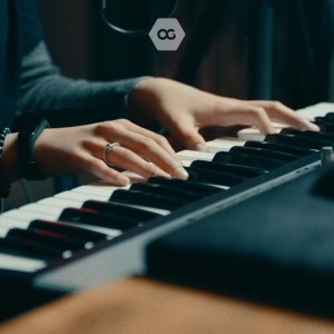 收聽Jossey的Slowly歌詞歌曲