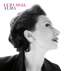ดาวน์โหลดและฟังเพลง Jardin d'hiver พร้อมเนื้อเพลงจาก Luz Casal
