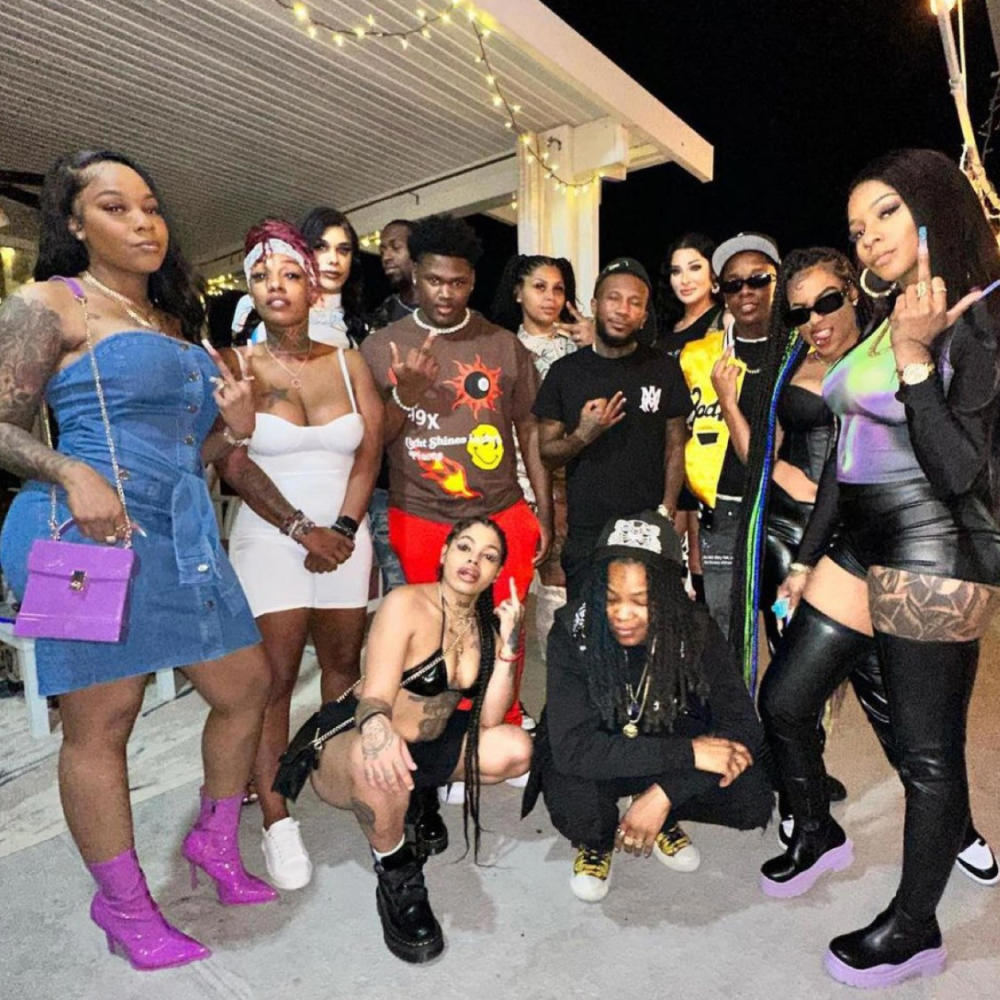I yi yi baddies (feat. Queenye, Broward baby, Lolly yen, Paperrboyy, Mula almighty, YGTASHIE, Clichè Chyna, Eastside twin & Project sinny) (Remix|Explicit)