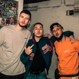 Dengarkan Lololo lagu dari 13 Street Family dengan lirik