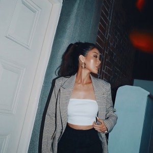 Dengarkan Guilty lagu dari Abbey dengan lirik