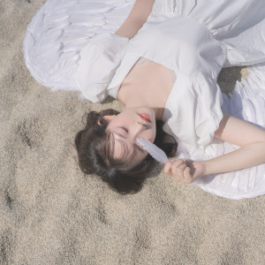 Dengarkan lagu 모래 새 (Feat. HY'GON) nyanyian JUELLINE dengan lirik