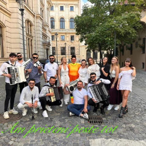 Minodora的專輯Am prieteni peste tot (feat. Carmen de la Salciua, Malina Avasiloaie, Iulia Plescan, Gabi Iorga & Mr Saxobeat)