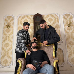 Listen to غريب انا لوحدي song with lyrics from احمد مشعل