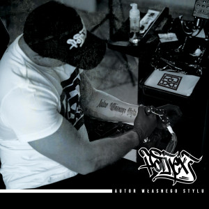 ดาวน์โหลดและฟังเพลง W konfliktach (Explicit) พร้อมเนื้อเพลงจาก Młody Podtext