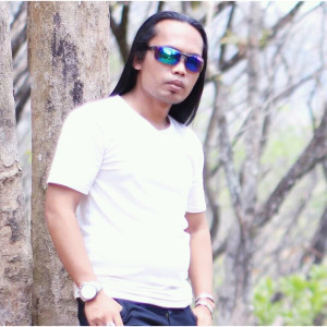 Listen to Cintaku Satu song with lyrics from Arya Satria