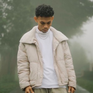 Dengarkan Mungkin Ale lagu dari Chesylino dengan lirik