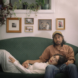 Listen to Tak Ada Keluarga yang Sempurna (From "Dua Hati Biru") song with lyrics from Hara