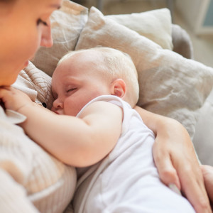 Baby Lulu的專輯Cuddle Close: Gentle Sleep Music for Babies