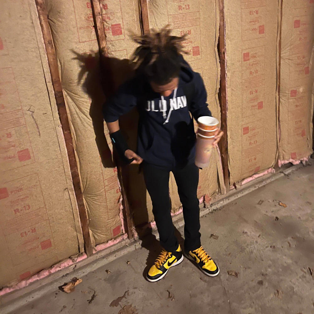 Back it up (feat. TaeMiaa) (Explicit)