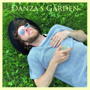 Dengarkan Gardening lagu dari Danza dengan lirik