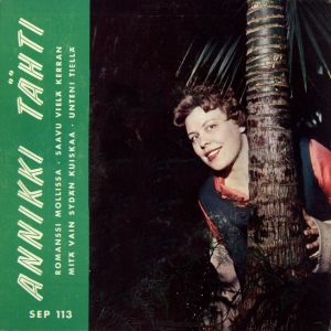 ดาวน์โหลดและฟังเพลง Romanssi mollissa พร้อมเนื้อเพลงจาก Annikki Tähti