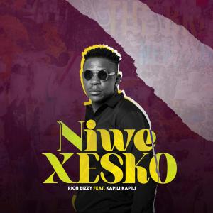 收聽Rich Bizzy的Niwe Xesko (feat. Kapili Kapili)歌詞歌曲