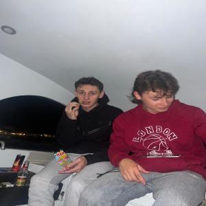 收聽Ery的Ritalin (feat. ibolesh & SpeX) (Explicit)歌詞歌曲