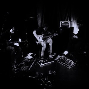 收聽[ B O L T ]的16.33 (Live)歌詞歌曲