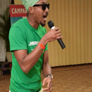 收聽Iyano Iyanti的DARK TINT UP.歌詞歌曲