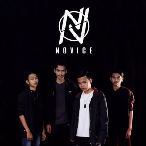 ดาวน์โหลดและฟังเพลง เธอไม่เคย พร้อมเนื้อเพลงจาก NOVICE