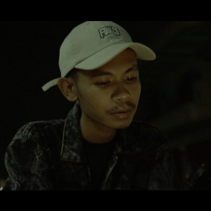 Dengarkan lagu Karna Ko nyanyian RIBERU dengan lirik