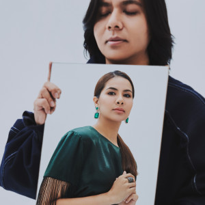 Listen to Aku Temanmu song with lyrics from Rosix