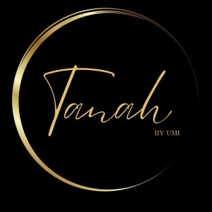 Dengarkan lagu Tanah nyanyian By UMI dengan lirik