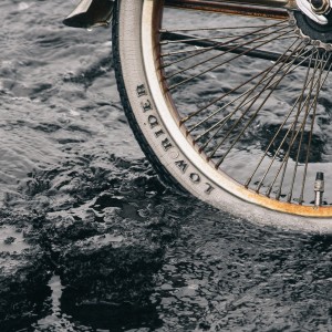 Dengarkan Crusin' lagu dari 시클 dengan lirik