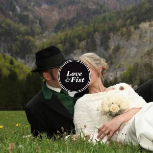 Dengarkan No Stories lagu dari Love dengan lirik