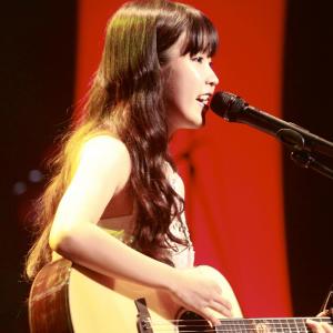 ดาวน์โหลดและฟังเพลง Friend (Live @ 東京国際フォーラム 2012.09.17) พร้อมเนื้อเพลงจาก IU