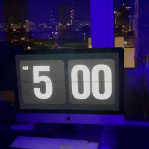 Dengarkan 5:00 Am lagu dari Malachi dengan lirik