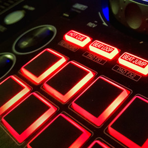 收听Dj Komang Rimex的SILAHKAN PERGI SLOW BEAT VIRAL歌词歌曲