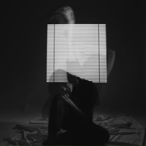 Dengarkan Burning sun lagu dari Eyre dengan lirik