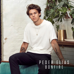 ดาวน์โหลดและฟังเพลง Bonfire พร้อมเนื้อเพลงจาก Peder Elias