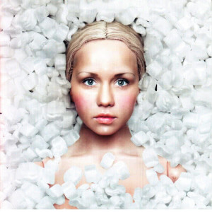 ดาวน์โหลดและฟังเพลง Lelle พร้อมเนื้อเพลงจาก Aija Andrejeva
