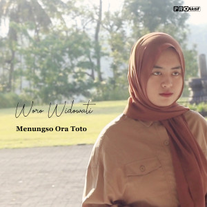 Dengarkan Menungso Ora Toto lagu dari Woro Widowati dengan lirik