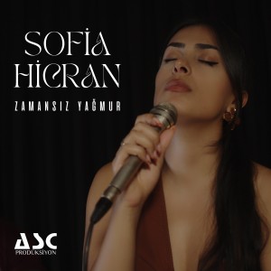 收聽Sofia Hicran的Zamansız Yağmur歌詞歌曲