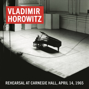 收聽Vladimir Horowitz的Fantasie in C Major, Op. 17: II. Mässig. Durchaus energisch歌詞歌曲