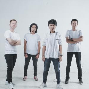 Dengarkan Pernah Ada lagu dari Dira dengan lirik