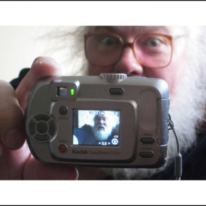 ดาวน์โหลดและฟังเพลง Pop Music พร้อมเนื้อเพลงจาก R. Stevie Moore