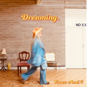 收聽Tones and I的Dreaming (Explicit)歌詞歌曲