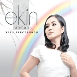 ดาวน์โหลดและฟังเพลง Moment For Us (feat. Black Mentor & Iqwal Hafiz) พร้อมเนื้อเพลงจาก Ekin Rahman