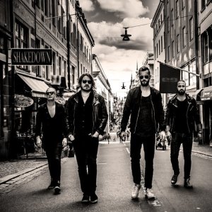 ดาวน์โหลดและฟังเพลง Shakedown พร้อมเนื้อเพลงจาก Degreed