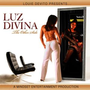 ดาวน์โหลดและฟังเพลง Born To Be A Star พร้อมเนื้อเพลงจาก Luz Divina
